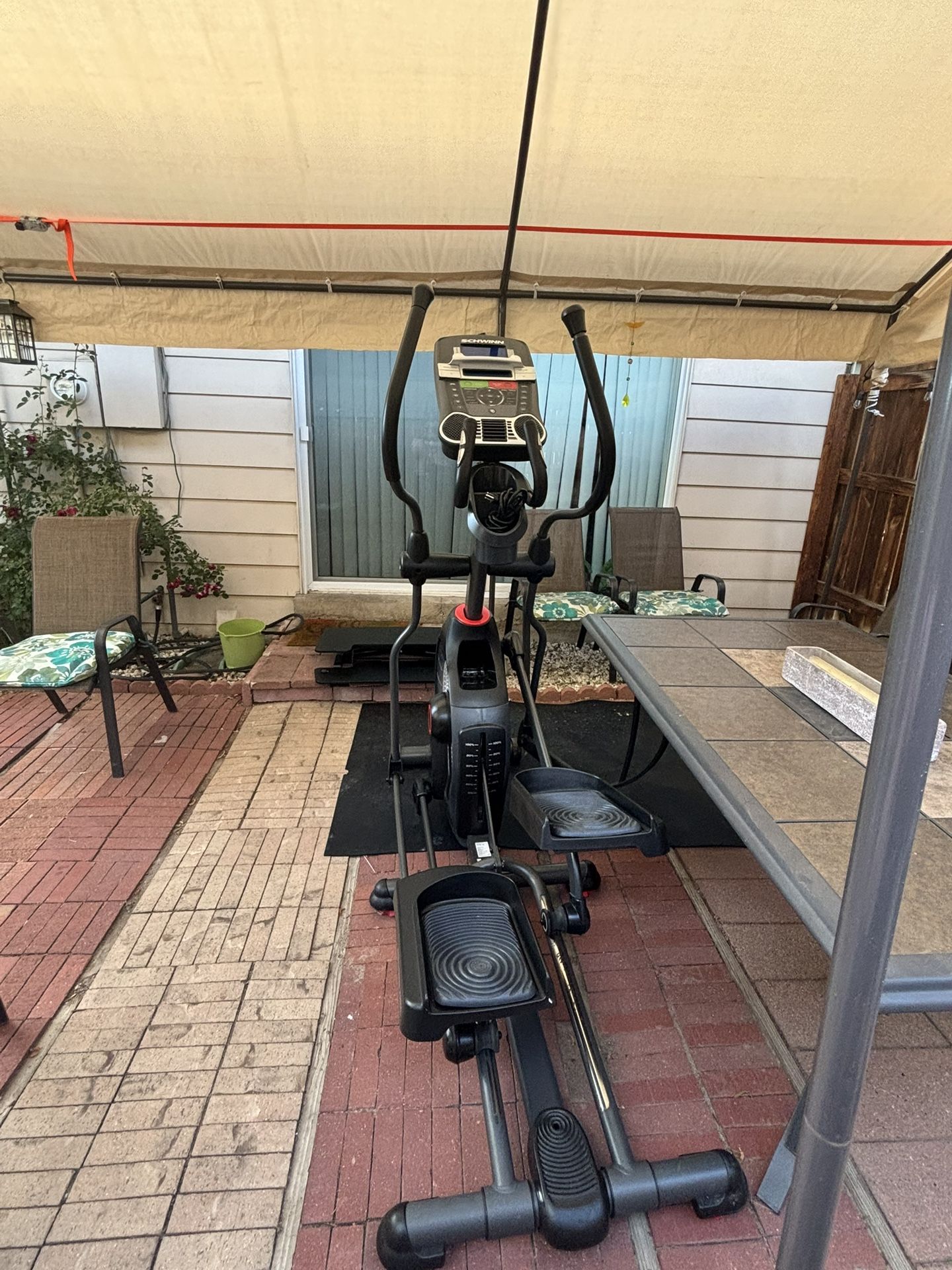 Schwinn 470 elliptical machine