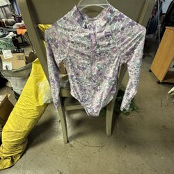 Gymnastics Clothing No Size Indicated That I Could Find . Child Was Petite 8 Yr Old So Maybe A  5/6 Or 7/8 Not Sure  Small For Sure 