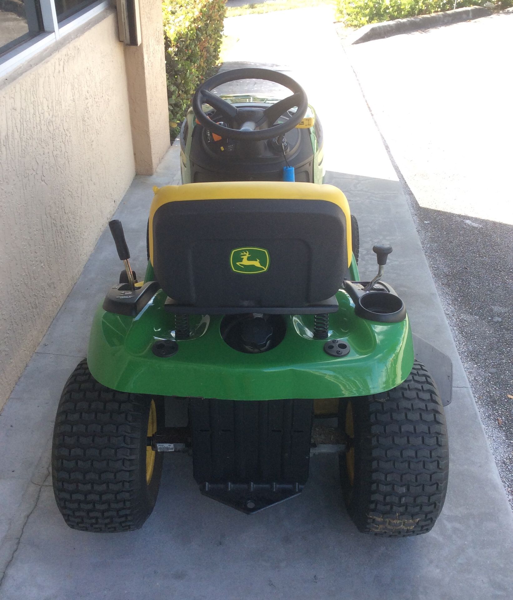 John deer lawn tractor