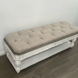 Magnolia Manor Upholstered Bed Bench