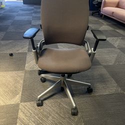 SteelCase Leap v2