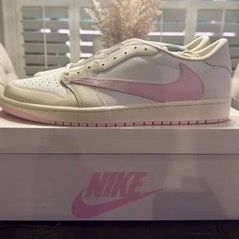 Travis Scott x Air Jordan 1 Shy Pink