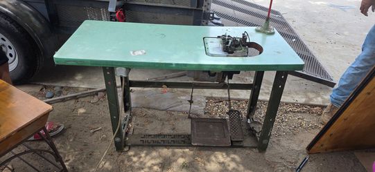 Vintage Superlock Industrial Serger Sewing Machine with Table, Motor & Pedal