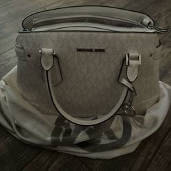 Women’s Micharl Kors 