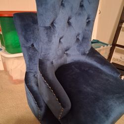 5 Blue Dining Chairs. 