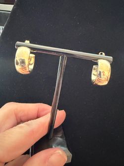 Beautiful GENUINE Eterna Gold 14K yellow gold hoop earrings.