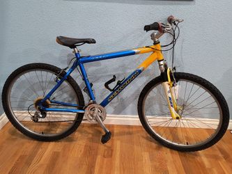 26" Schwinn GLD Mesa 7 speed mountain bike with aluminum frame
