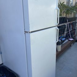 Hotpoint   Refrigerator