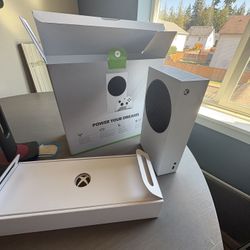 Xbox Series S / Gaming Monitor (GREAT CONDITION 