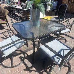 Pattio Set Table