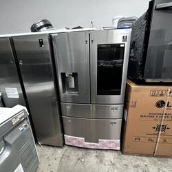 NEW SAMSUNG FAMILY HUB REFRIGERATOR W ICE & WATER