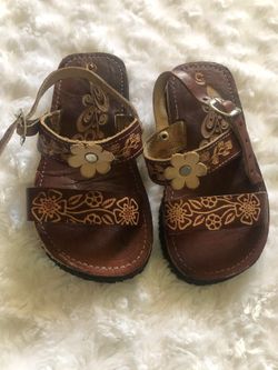 Girls huaraches size 5