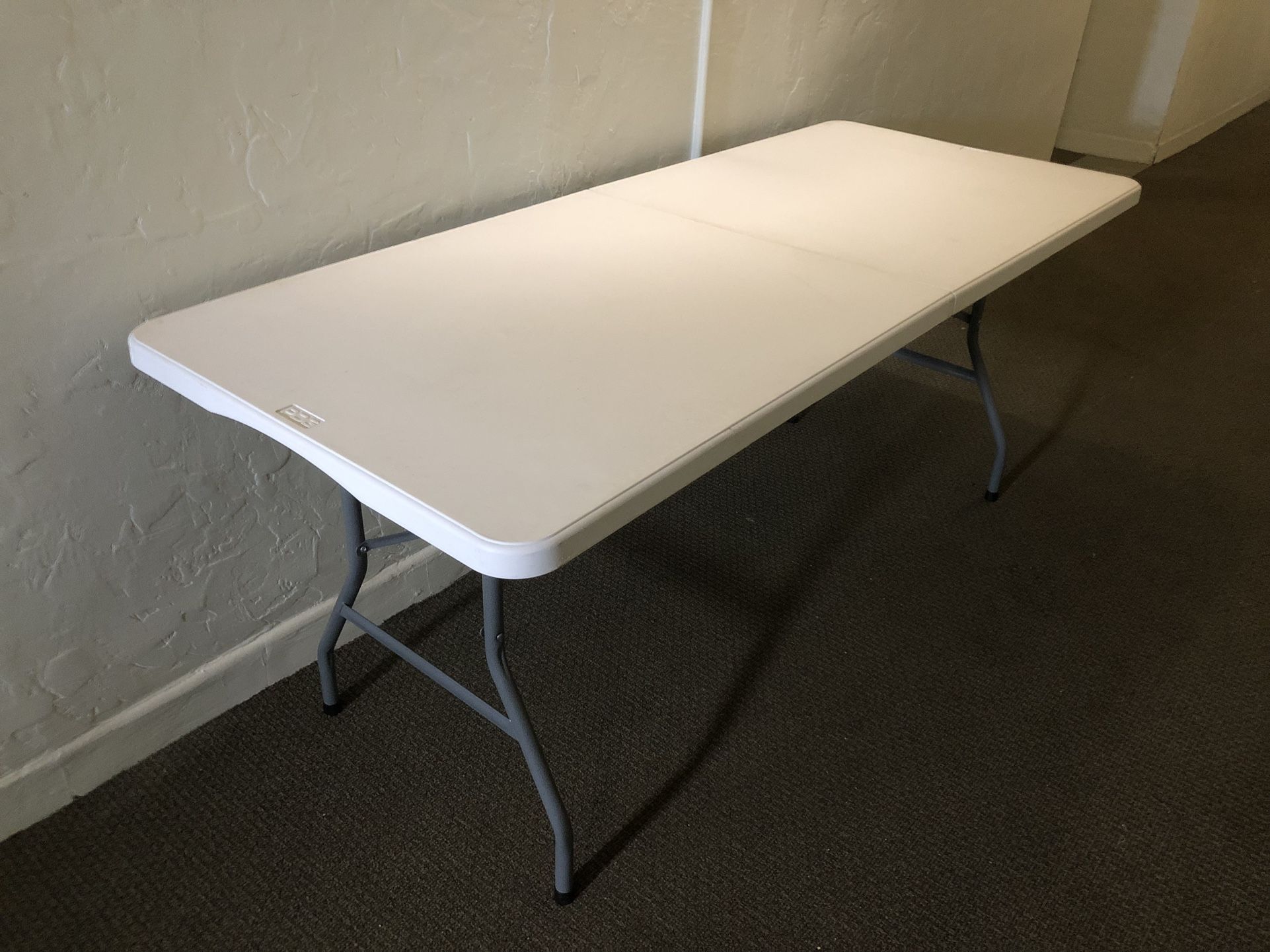 6 Foot Folding Table (with carrying handle) and FREE Tablecloth