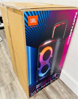 Powerful JBL PartyBox 520 portable speaker has built-in light show and telescopic handle with wheels. This black Bluetooth speaker is IPX4 splashproof