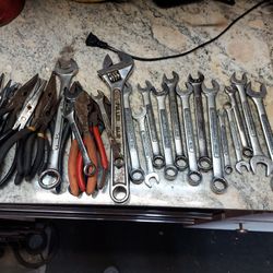 13 Craftsman Wrenches And A Bunch Of Other Pliers And Stuff