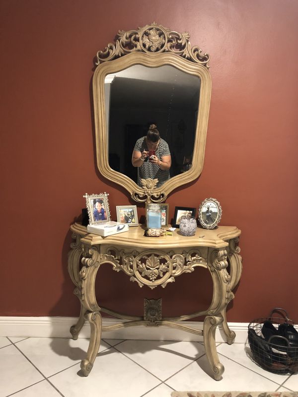 Hallway table with mirror for Sale in Miami, FL - OfferUp