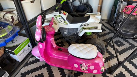 Disney Minnie Mouse 6V Scooter Ride-On (Pink with white polka dots)