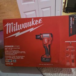 Milwaukee KNOCKOUT TOOL M18 10T ½-4" Kit