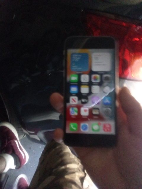 iPhone 6s Unlocked And Line Connected