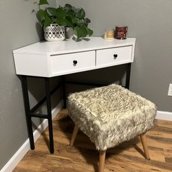  Corner Accent Table 