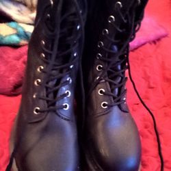 demonia combat boots size 7 mens
