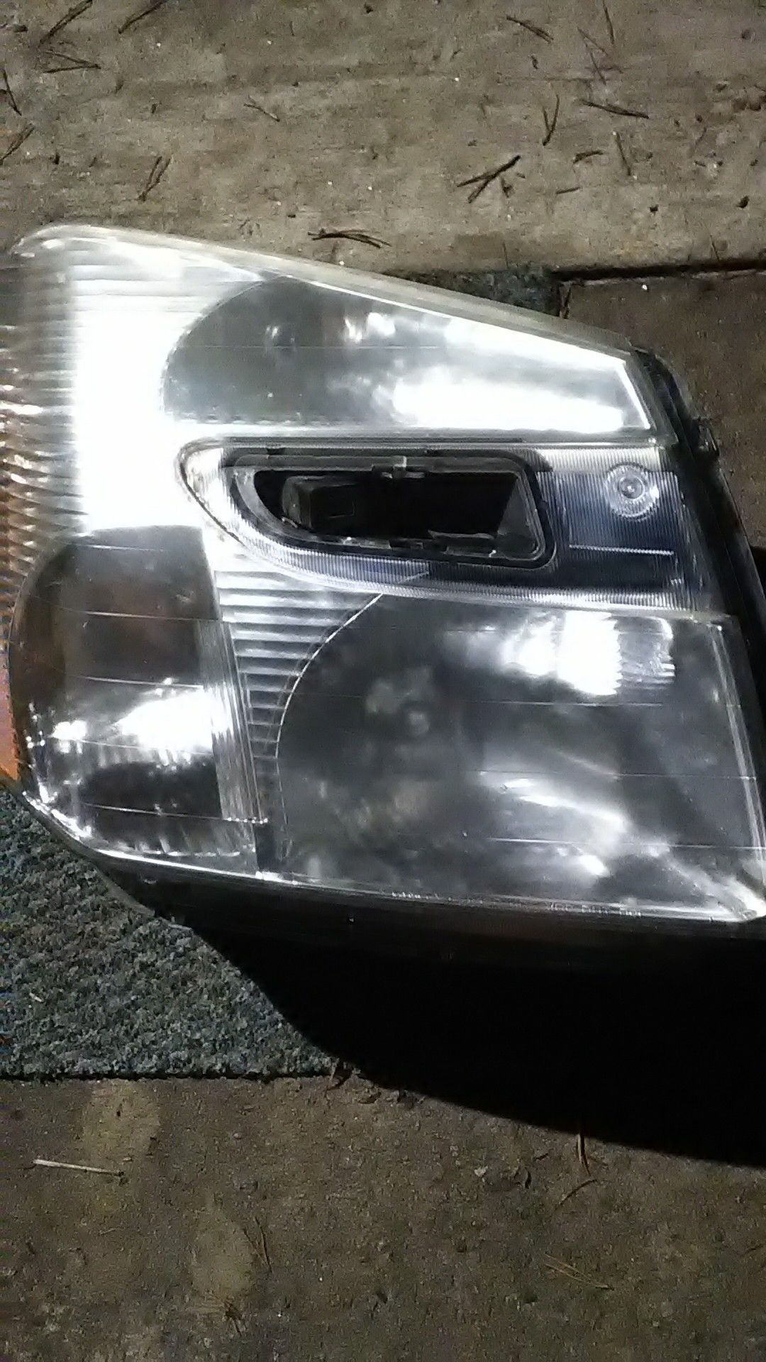08 Chevy Equinox right side headlight