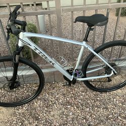 2024 Trek Dual Sport 3 Size Large! Cheap 