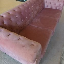 
Set of 2 Velvet Chesterfield Chairs + Matching 82.6" Sofa — Like New - $1,200 OBO (Simpsonville)