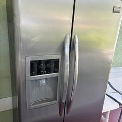 Refrigerator 
