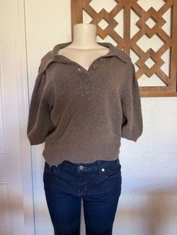 Women’s medium knit top
