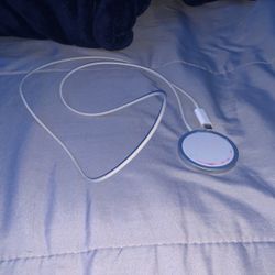 Apple/iphone charger (Type-C cube needed)