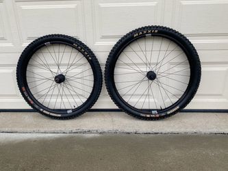 Crankbrothers Synthesis mullet wheelset (rims and tires)