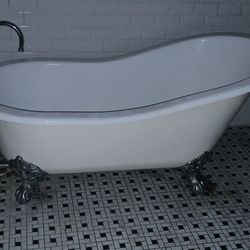 Old White Tub 