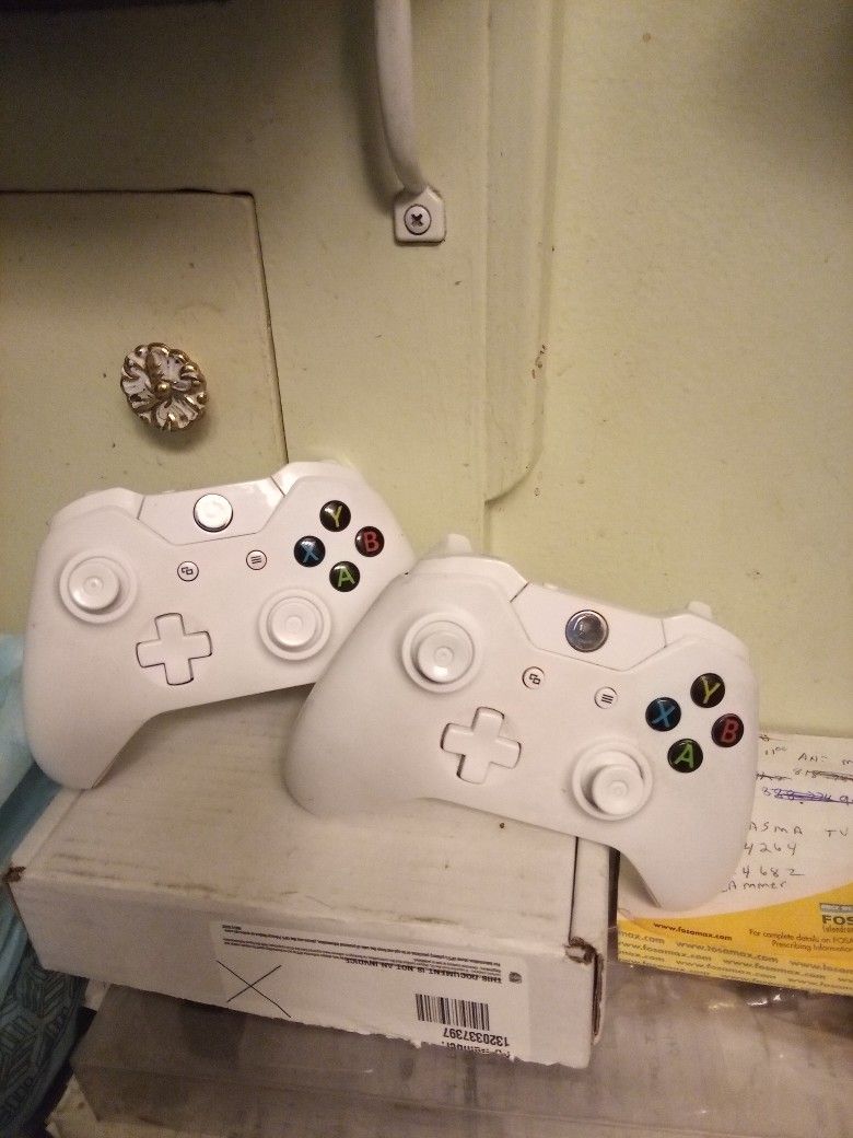 !! 2 Xbox Controllers Not Tested