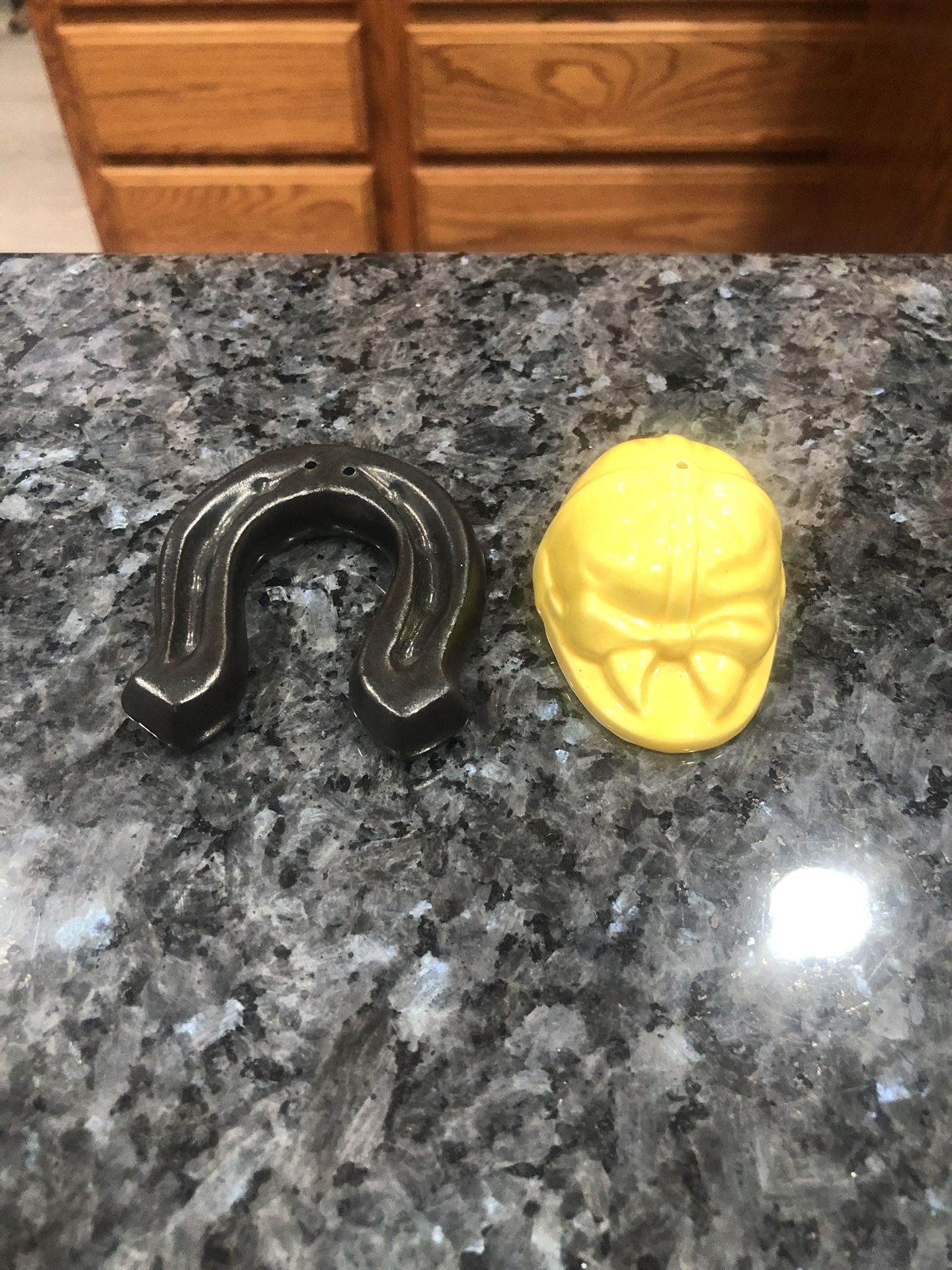Vintage Yellow Hard Hat and Horseshoe Salt and Pepper Shakers really cute salt and pepper shakers No stoppers see pictures. Preowned.