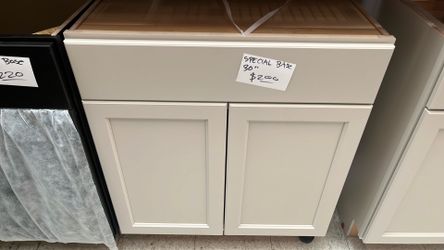 Cream kitchen bases, 30 inch