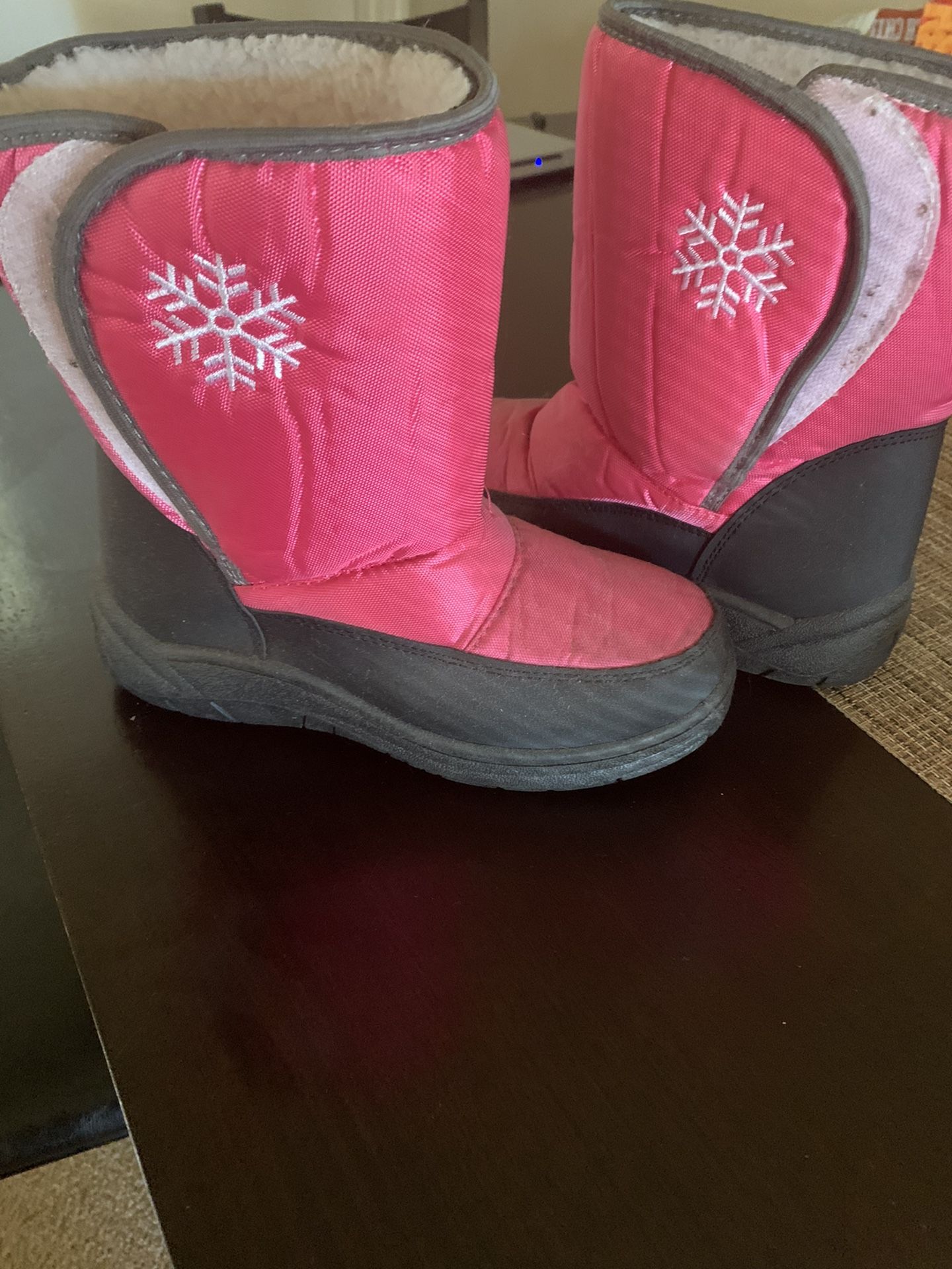 Girls size 4 snow boots