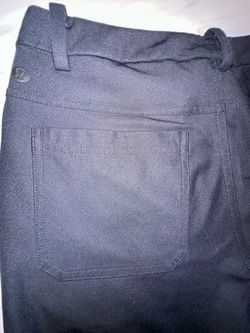 The pants are in good condition Hidden zipper in back pocket.  See pictures for measurements  30/32 runs small waist