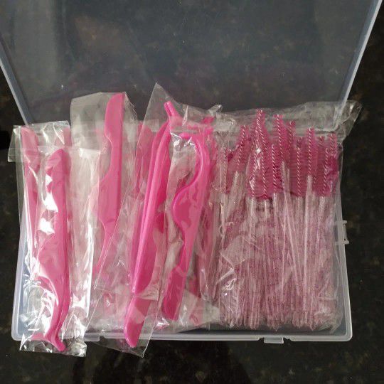 Pink Plastic Tweezersh 
