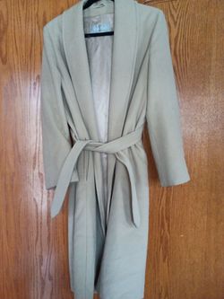 Max Mara belted 100% virgin wool coat.  Women's size 6.