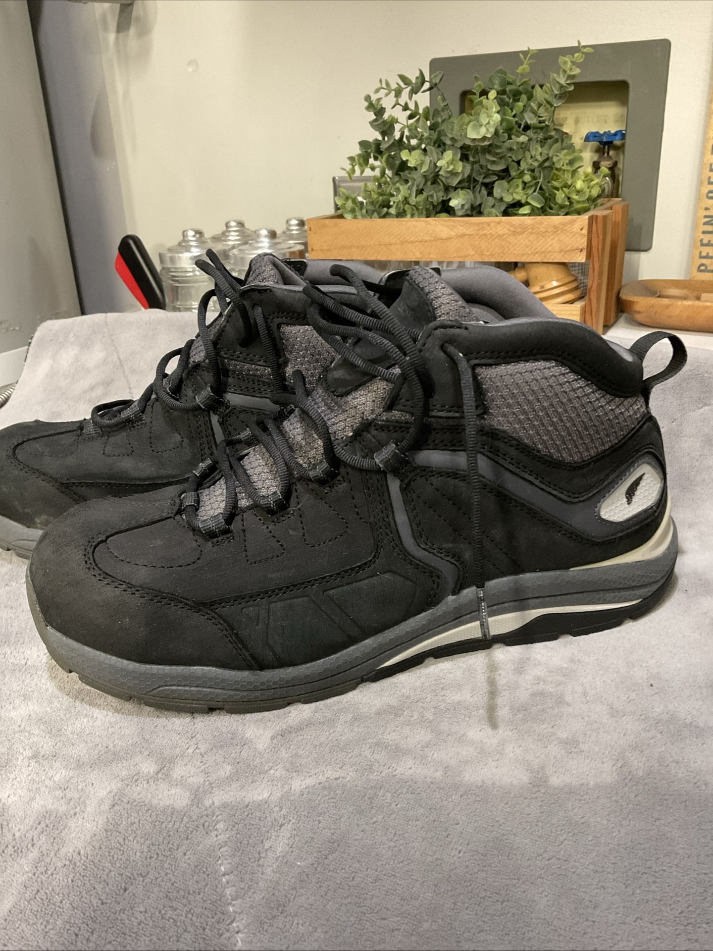 Red Wing Shoes Size 10.5 EE Men Black 6349 Vibram Mid ASTM F2413-18 Work Boots