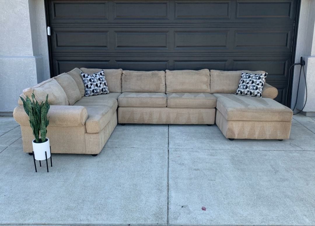 Good Sectional Couch Set Still Available
