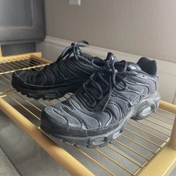 Nike Air Max Plus (Triple Black)