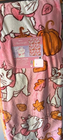 The ARISTOCATS Marie pink plush throw