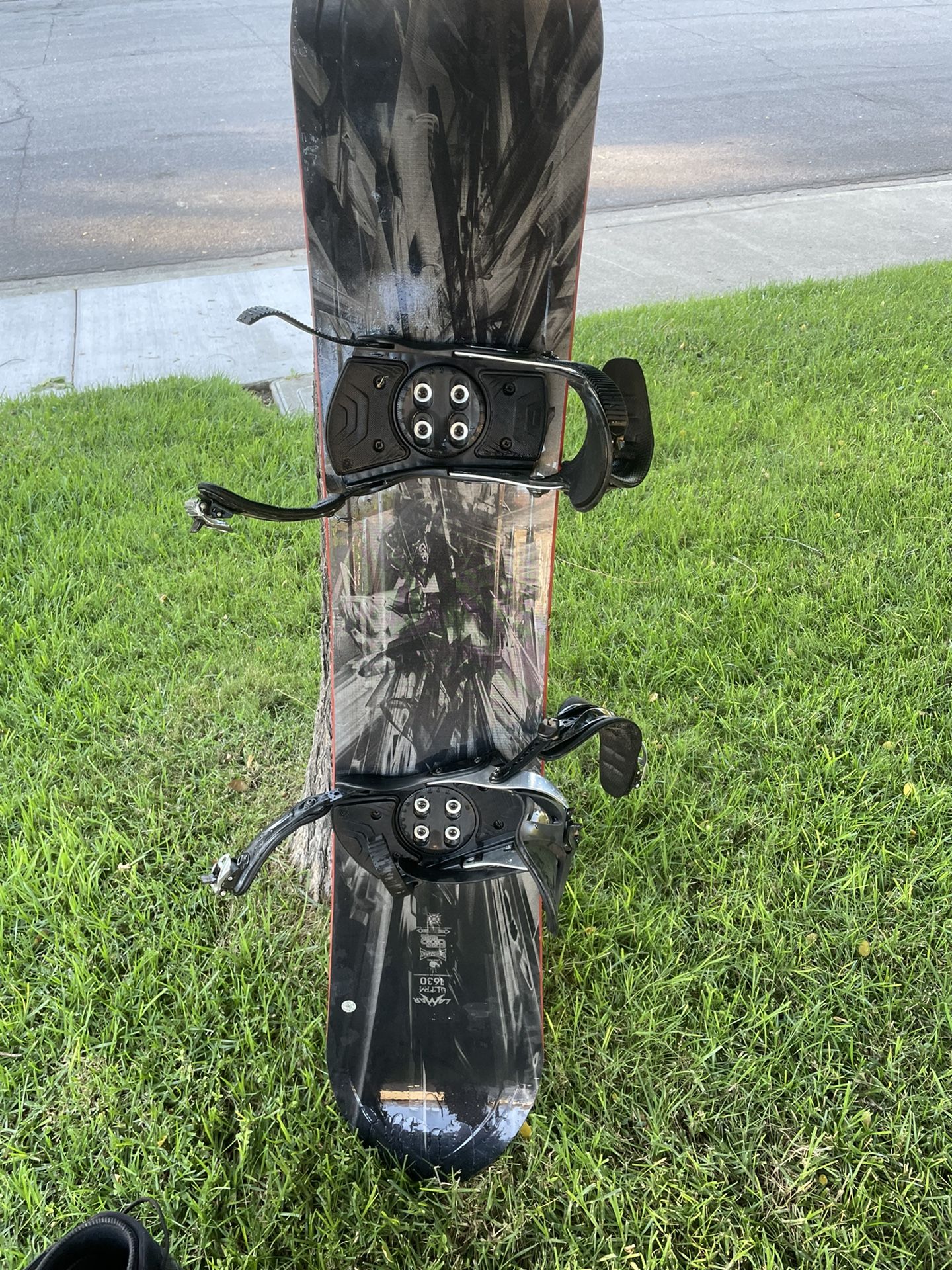 Lamar Ultra 1630 Snowboard and FREE Boots