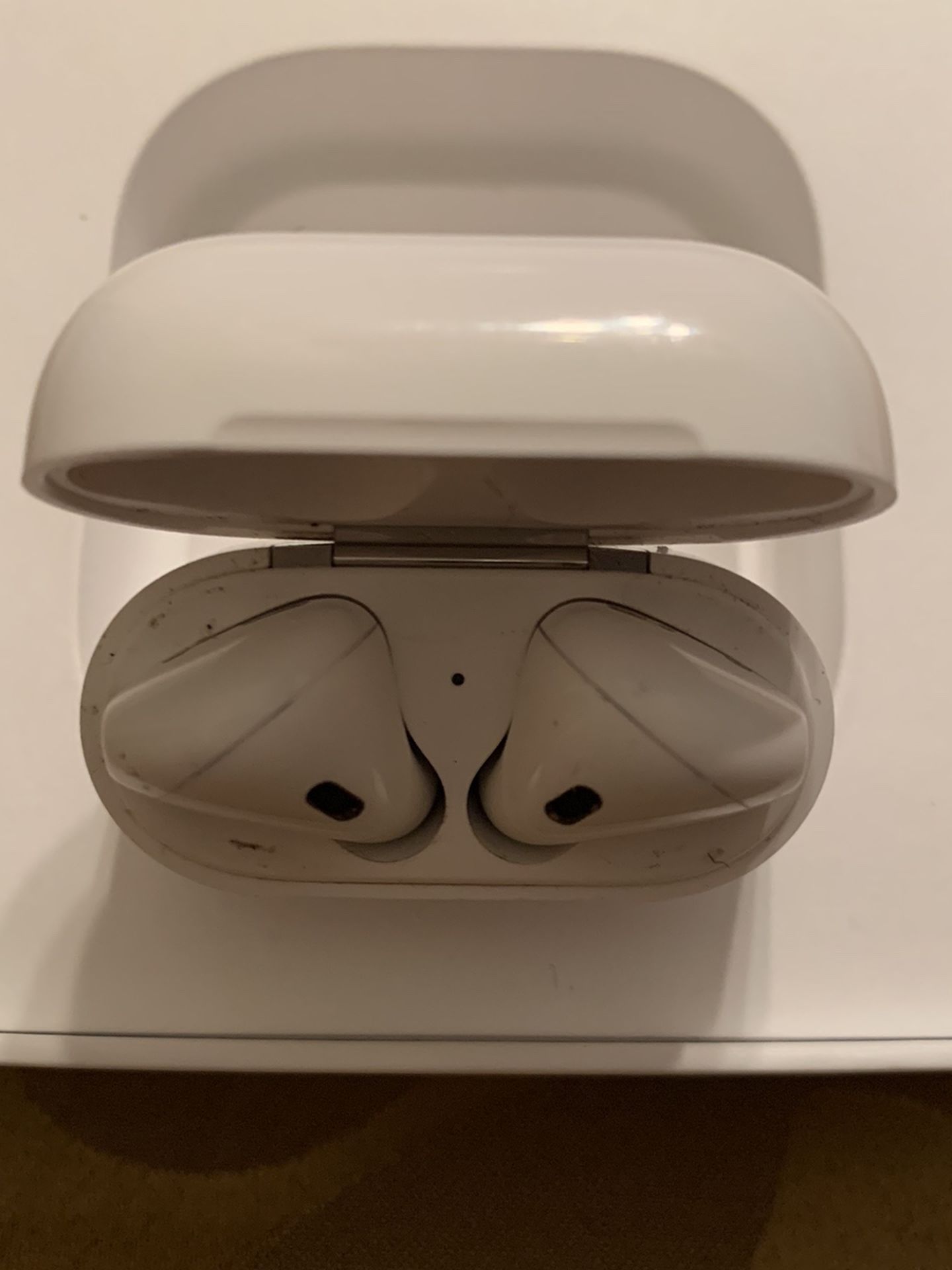 AIRPODS