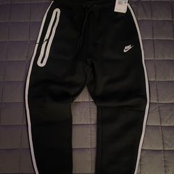 NIKE TECH SWEATS