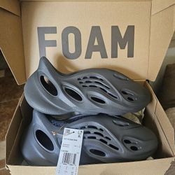 Yeezy Foam Runner. 2023. 