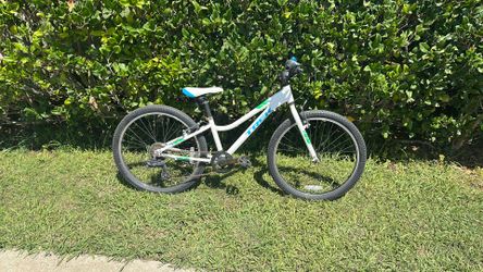 Trek Precaliber 7 speed kids bike