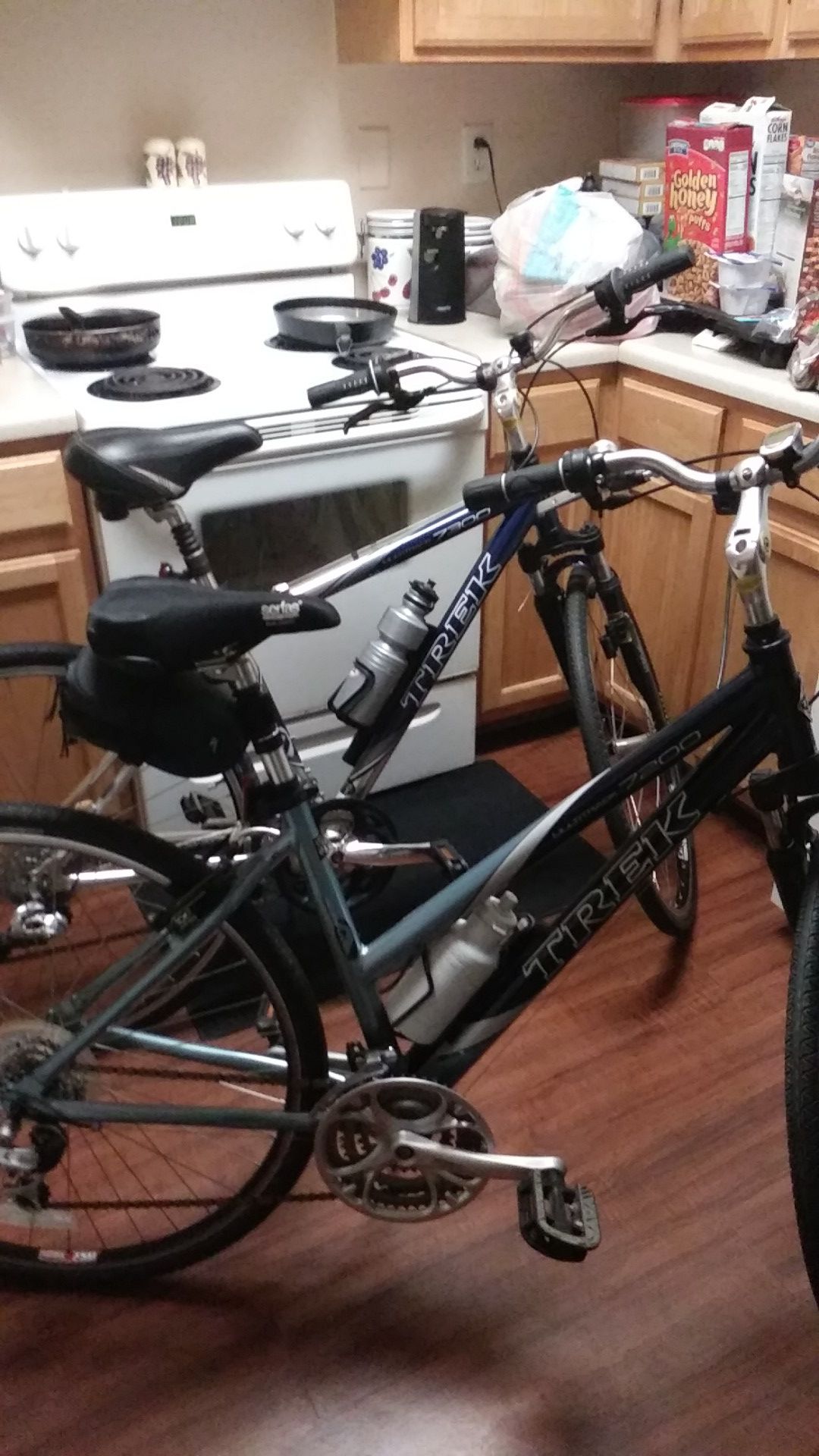 TREK GIRL AND BOY BIKES ONLY BEEN RIDING A FEW TIMES GET THEM IN TIME FOR XMAS GREAT GIFT ONLY 200 DOLLARS EACH